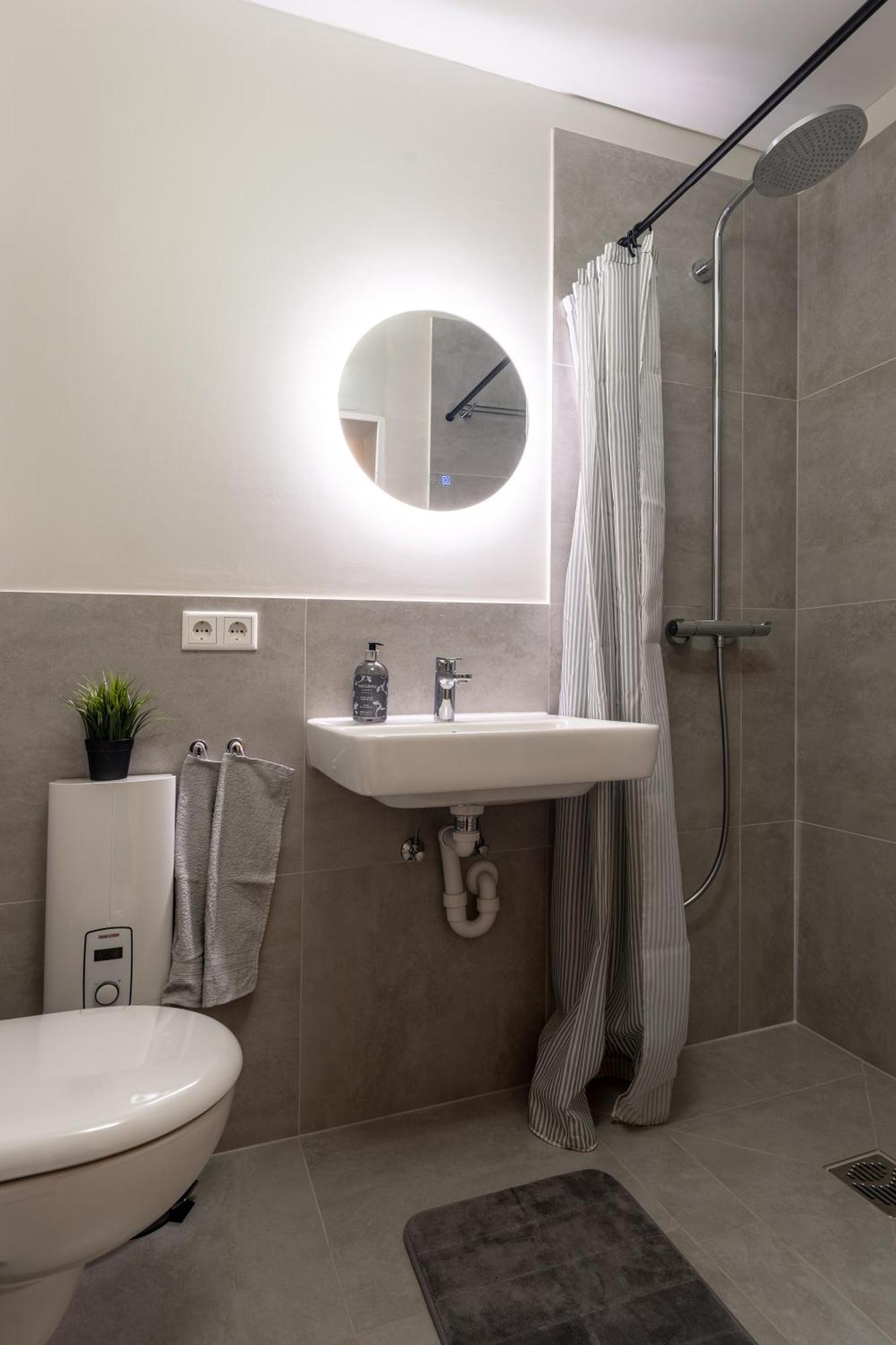 Apartment Modernes 2-zimmer - Naehe Stadtpark, U-bahn, Altstadt, Parken